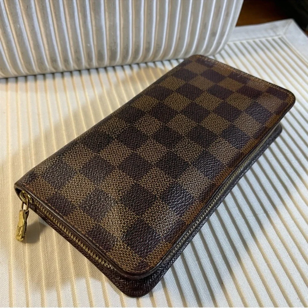 Louis Vuitton Damier Ebene Zippy Wallet
